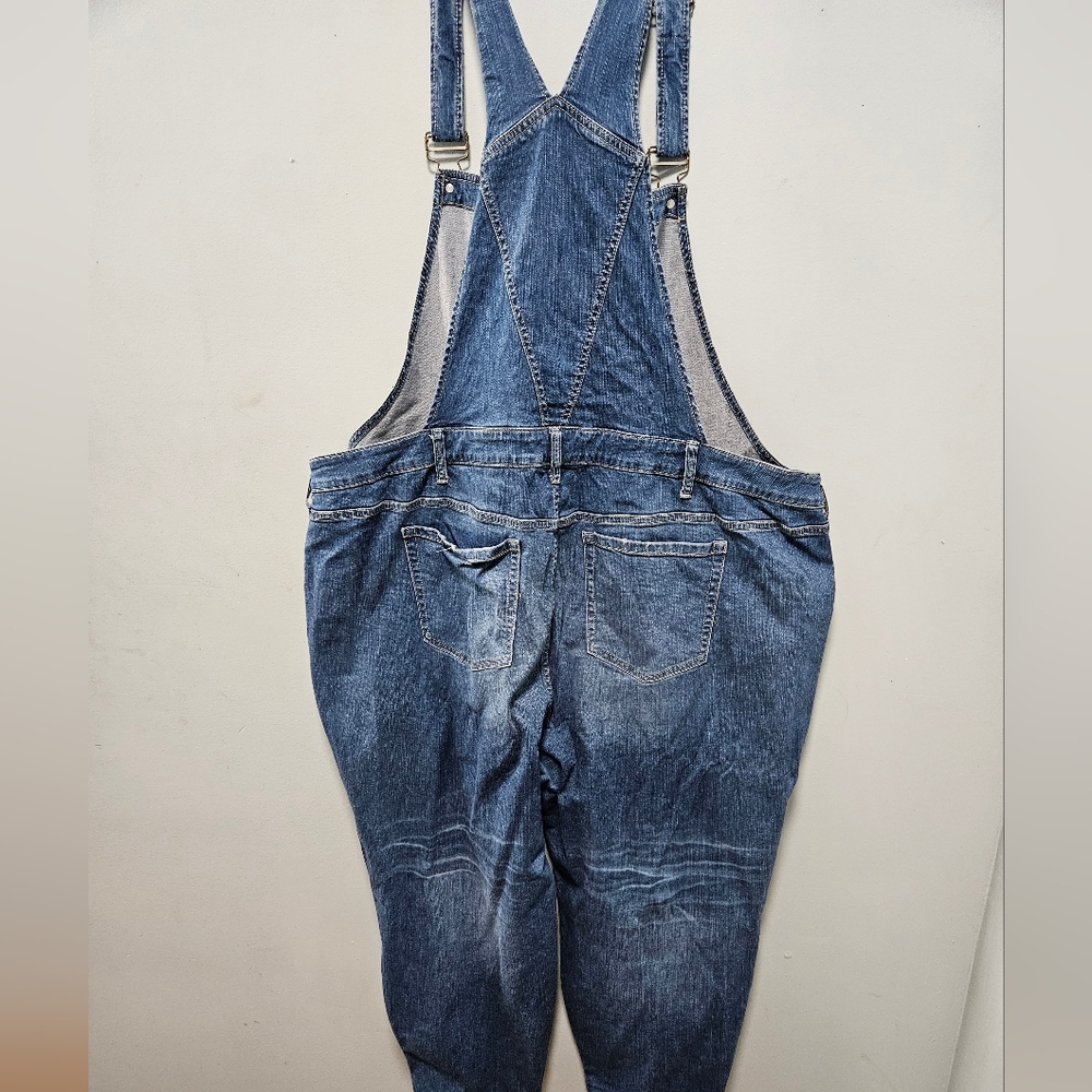 Denim plus size ankle lenght jumpsuit.